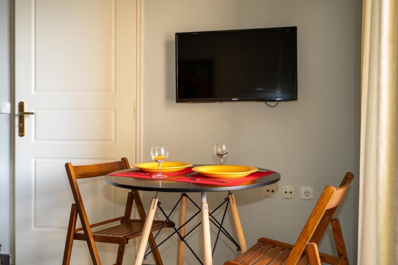 Apartment Renovated Lovely Next To Marina Flisvos